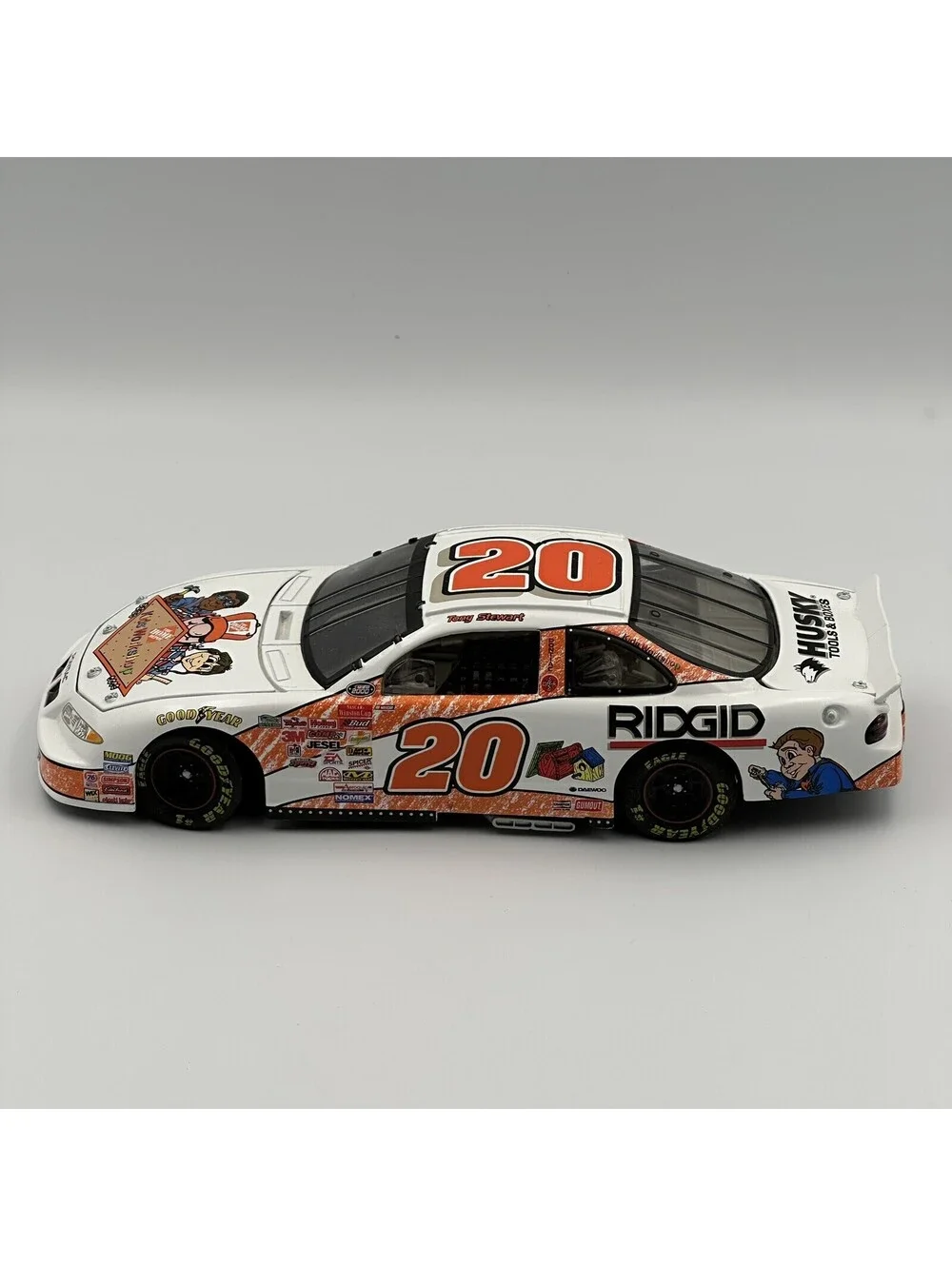 Tony Stewart #20 Home Depot Kids Workshop 2000 NASCAR 1:24 Diecast Action